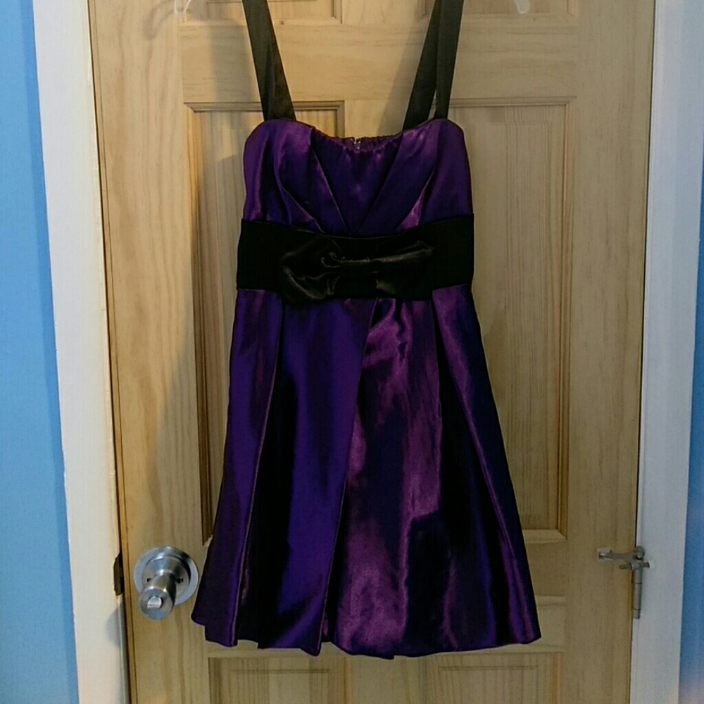 Above-the-knee purple and black dress